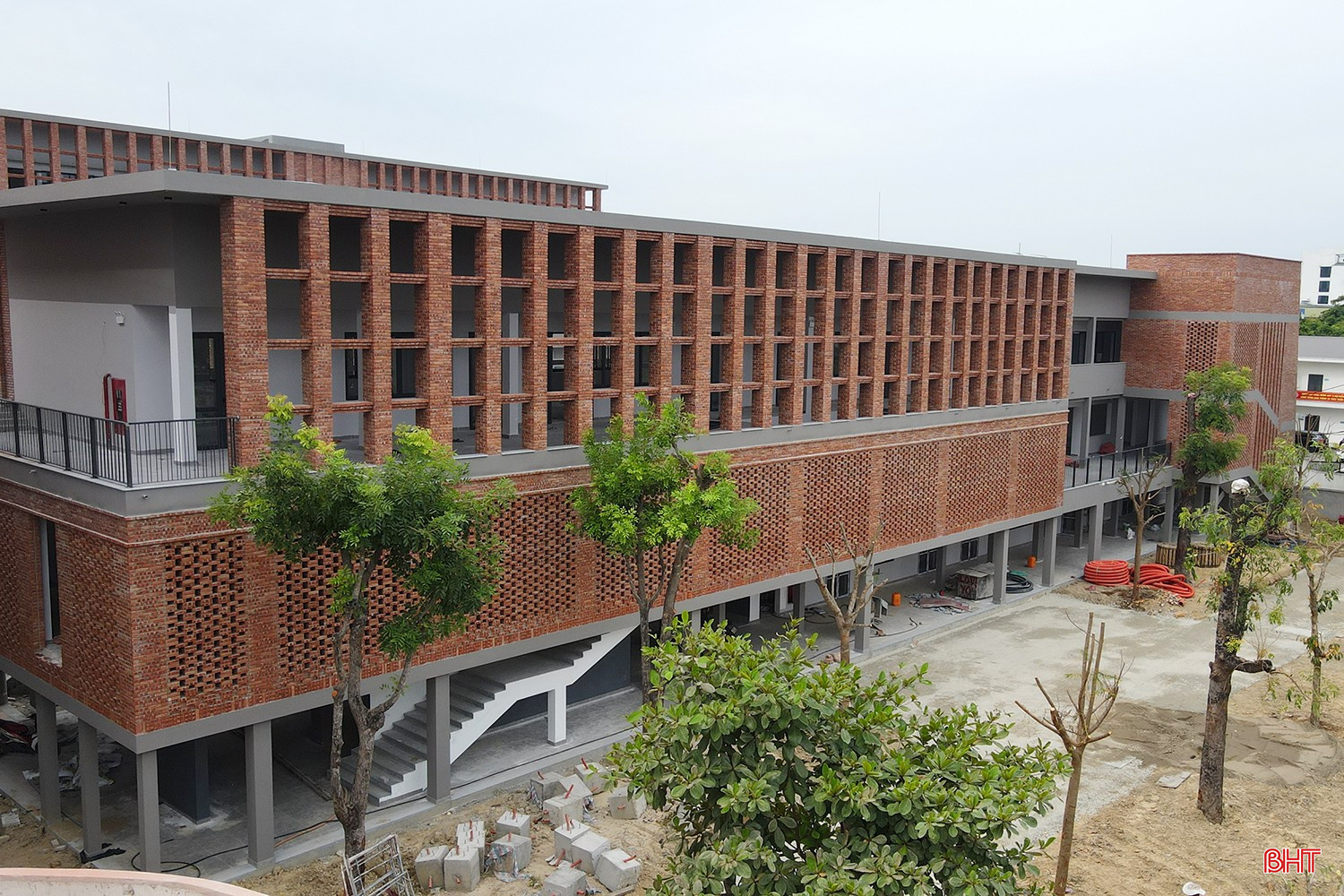 bqbht_br_phan-dinh-phung-high-school-6.jpg