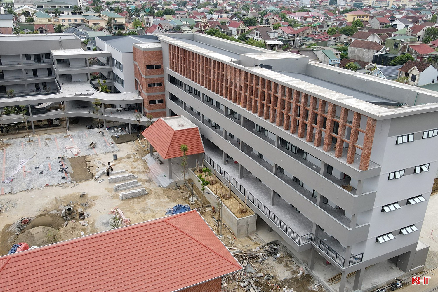 bqbht_br_phan-dinh-phung-high-school-9.jpg