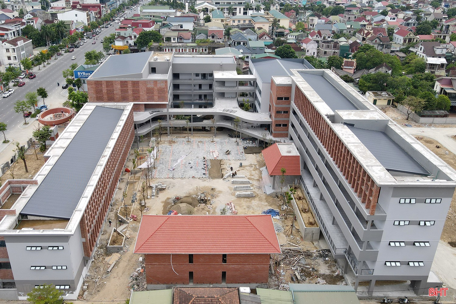 bqbht_br_phan-dinh-phung-high-school-9c.jpg