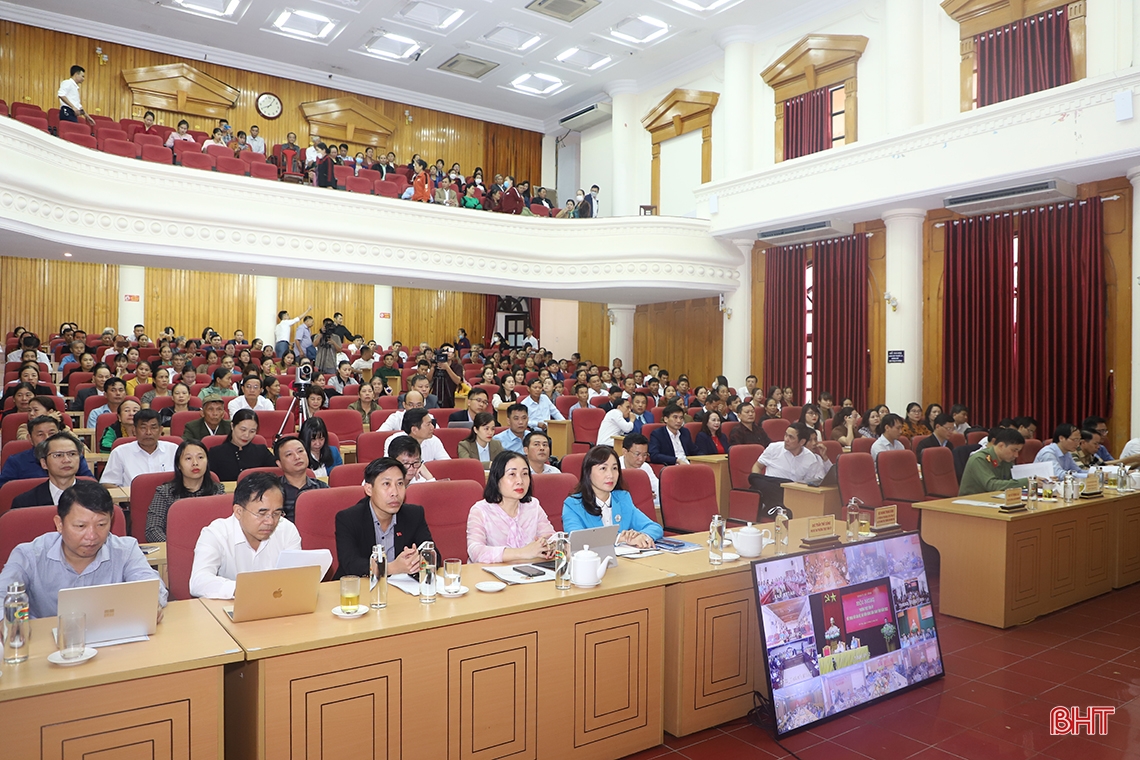 Thường trực Tỉnh ủy Hà Tĩnh đối thoại với cán bộ, hội viên nông dân