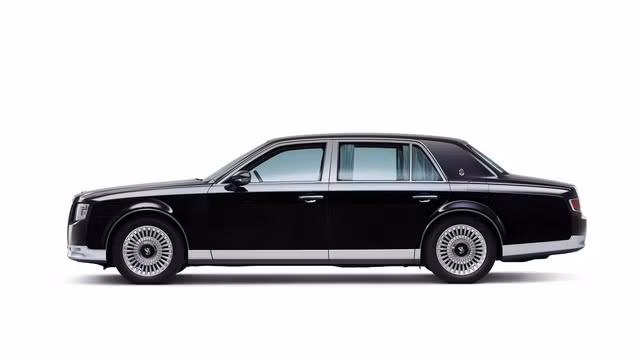 toyota century 2018 loi thach thuc gui toi rolls royce