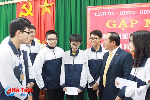 9 hoc sinh ha tinh thi chon doi tuyen quoc gia du thi hsg quoc te khu vuc