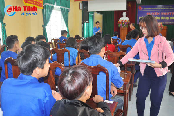 ton tien mua thuoc la lai con ruoc benh vao nguoi