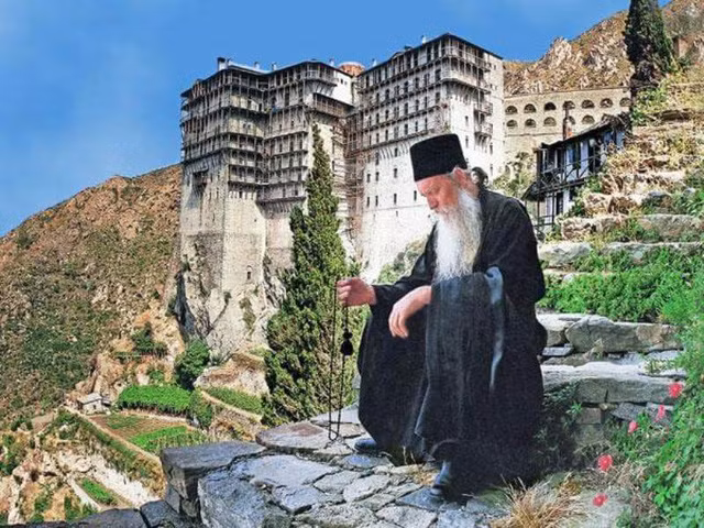 den tham vuong quoc dan ong noi phu nu khong duoc phep ben mang