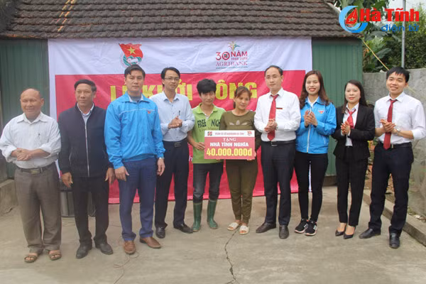 agribank ha tinh trao 120 trieu dong ho tro xay nha tinh thuong