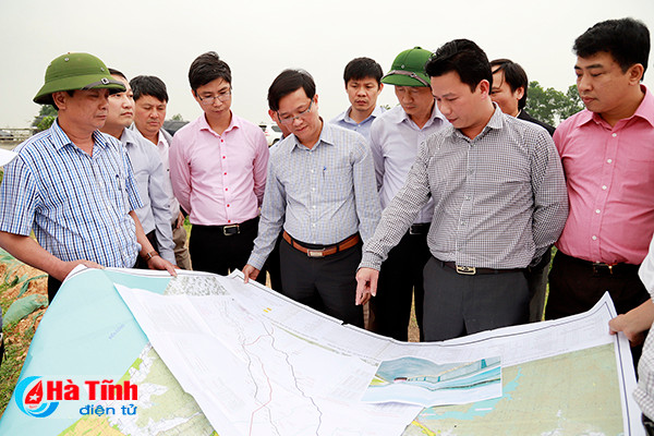 chu tich ubnd tinh dang quoc khanh kiem tra dau tu san xuat tai can loc duc tho