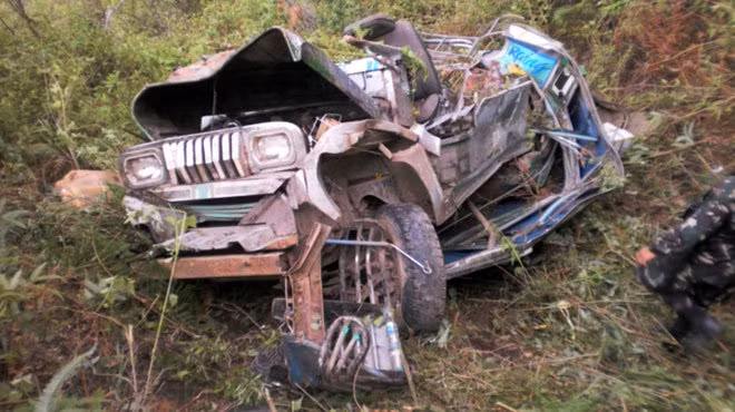 philippines xe buyt dam rao chan lao xuong khe nui khien it nhat 19 nguoi thiet mang