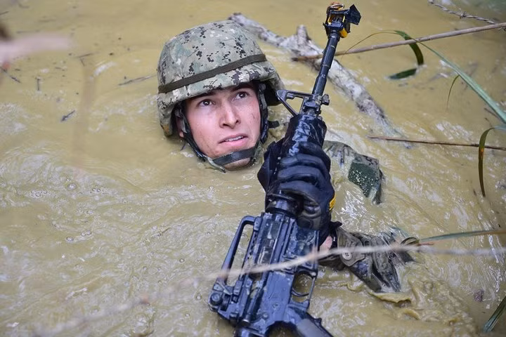 hinh anh an tuong hiem thay ve hai quan my hung hau