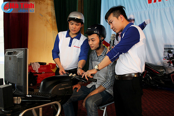 ngay hoi tuyen truyen pho bien giao duc phap luat an toan giao thong