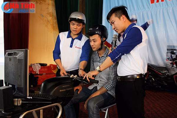 ngay hoi tuyen truyen pho bien giao duc phap luat an toan giao thong