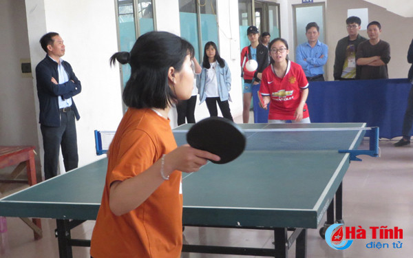 hoi khoe phu dong ha tinh dien kinh co ky luc moi trong ngay dau