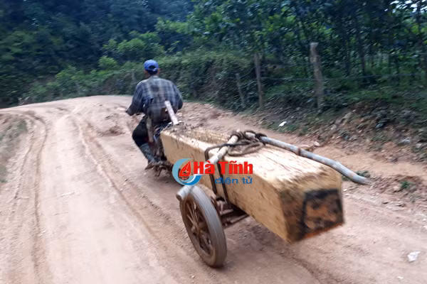 video go lau nghenh ngang tren duong luc luong chuc nang vang bong