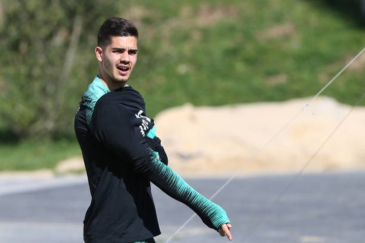 doi hinh du kien cua bo dao nha truoc ai cap ronaldo dau sung voi salah