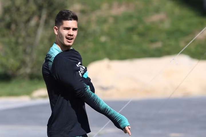 doi hinh du kien cua bo dao nha truoc ai cap ronaldo dau sung voi salah