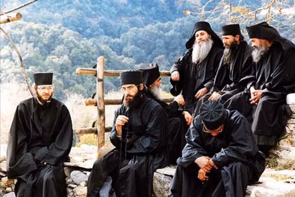 den tham vuong quoc dan ong noi phu nu khong duoc phep ben mang