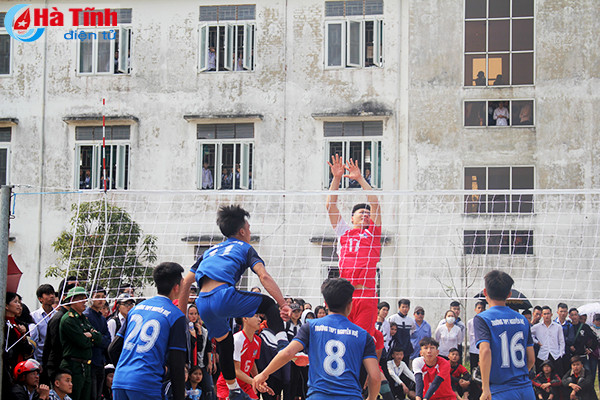 nhung pha dap chan bong nay lua tai hoi khoe phu dong ha tinh