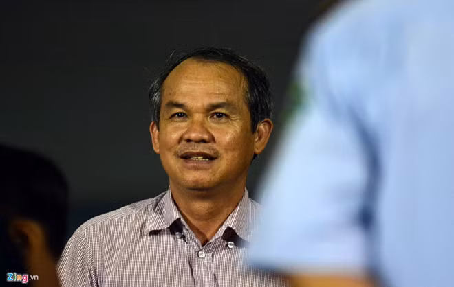 bau duc dung bien ca nen bong da tro thanh con tin