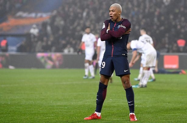 ronaldo bat khoi top 5 nhung cau thu duoc tra luong cao nhat the gioi