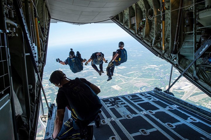 hinh anh an tuong hiem thay ve hai quan my hung hau