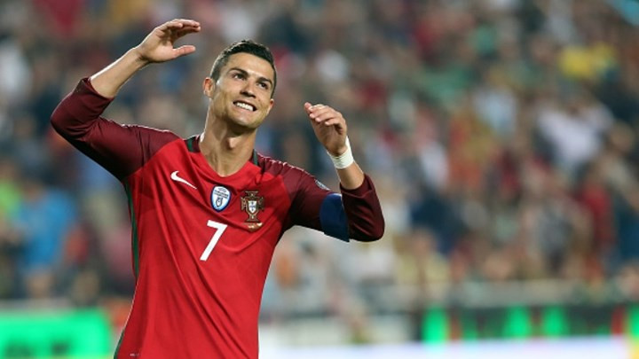doi hinh du kien cua bo dao nha truoc ai cap ronaldo dau sung voi salah