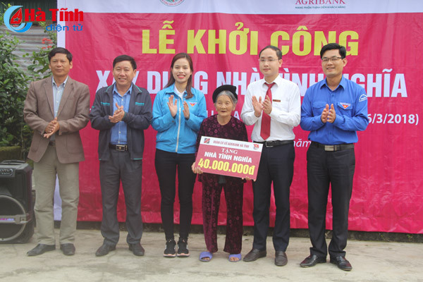 agribank ha tinh trao 120 trieu dong ho tro xay nha tinh thuong