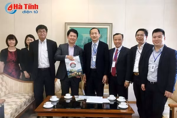 tang cuong quang ba hinh anh the manh cua ha tinh voi ban be quoc te