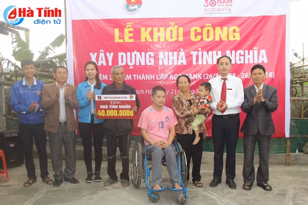 agribank ha tinh trao 120 trieu dong ho tro xay nha tinh thuong