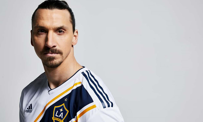 Ibrahimovic ra mắt trong màu áo CLB mới. ibrahimovic co ben do thu 9 trong su nghiep