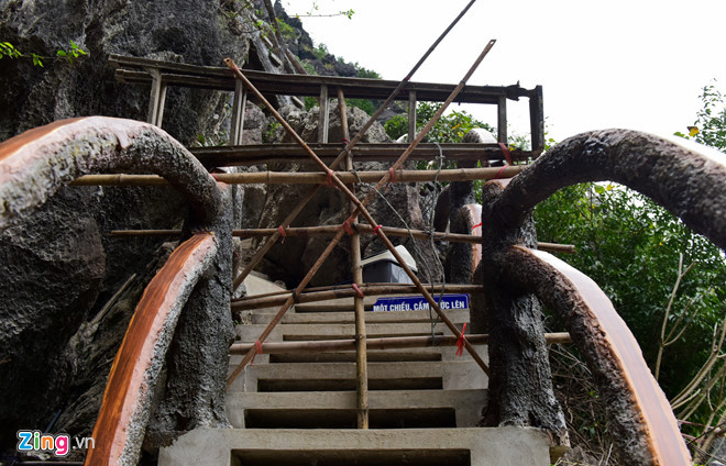 Cầu xuyên lõi di sản Tràng An đã bị yêu cầu dừng khai thác. Ảnh: Việt Hùng. cau xuyen loi di san trang an di nguoc cam ket cua viet nam voi unesco