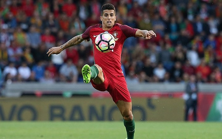 doi hinh du kien cua bo dao nha truoc ai cap ronaldo dau sung voi salah