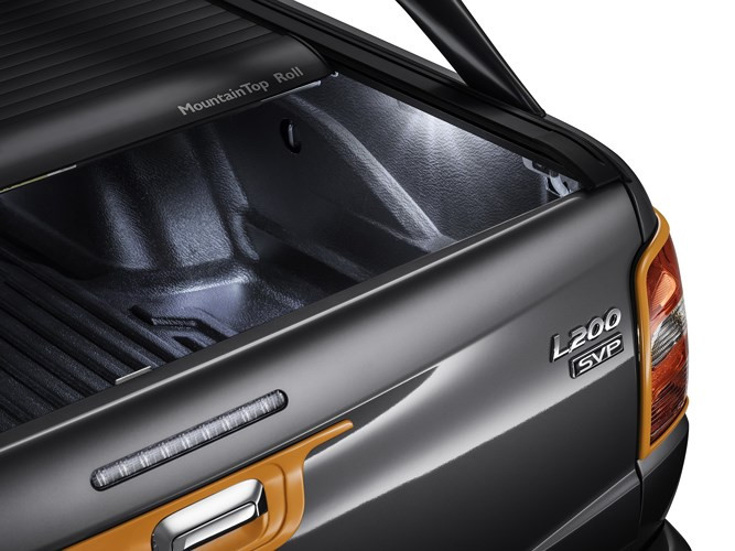 mitsubishi l200 barbarian svp ii phien ban dac biet gia 954 trieu dong