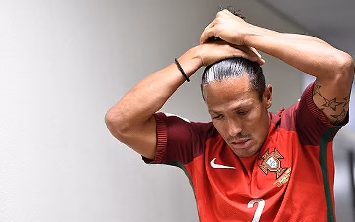 doi hinh du kien cua bo dao nha truoc ai cap ronaldo dau sung voi salah