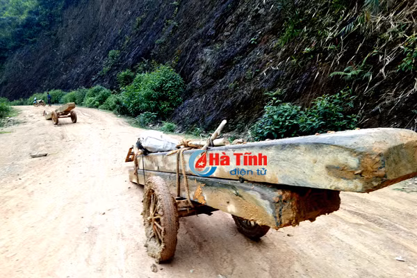 video go lau nghenh ngang tren duong luc luong chuc nang vang bong