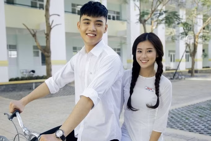 nang hat tieu cao 1 55 m cua phim thang nam ruc ro