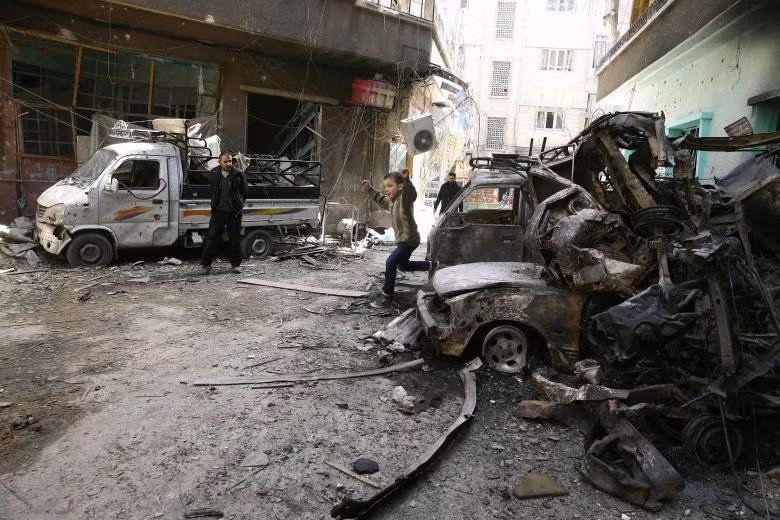 quang canh do nat o thi tran douma sau nhung cuoc khong kich va na phao ac liet