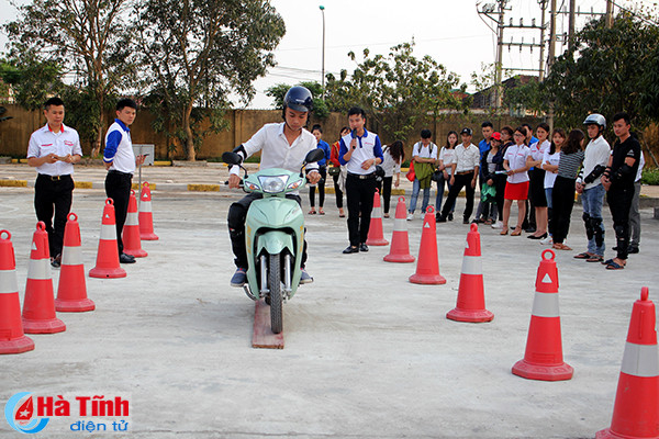 ngay hoi tuyen truyen pho bien giao duc phap luat an toan giao thong