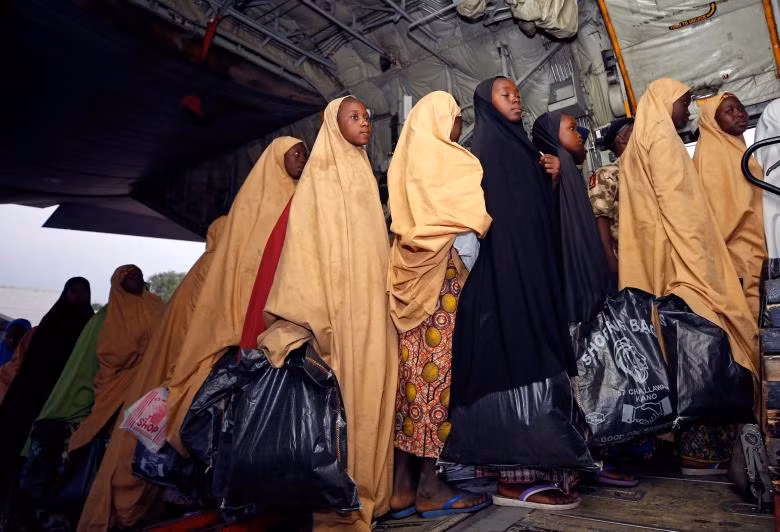 giot nuoc mat ngay tro ve cua cac nu sinh nigeria bi boko haram bat coc