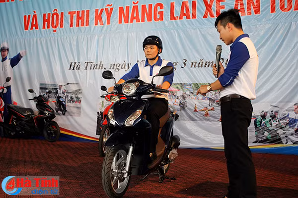 ngay hoi tuyen truyen pho bien giao duc phap luat an toan giao thong