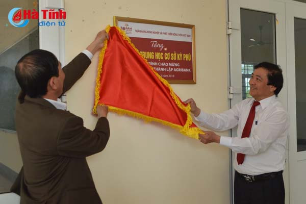 agribank ha tinh ban giao 4 cong trinh truong hoc an sinh xa hoi