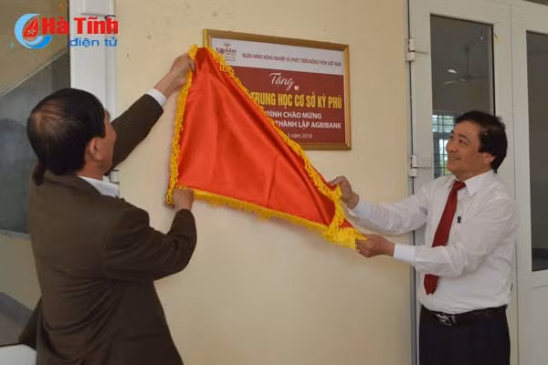 agribank ha tinh ban giao 4 cong trinh truong hoc an sinh xa hoi