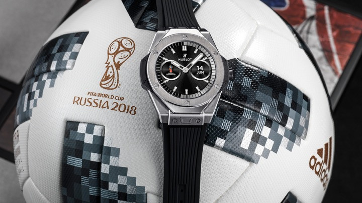 trong tai tai world cup se duoc trang bi smartwatch gia hon 5 000 usd