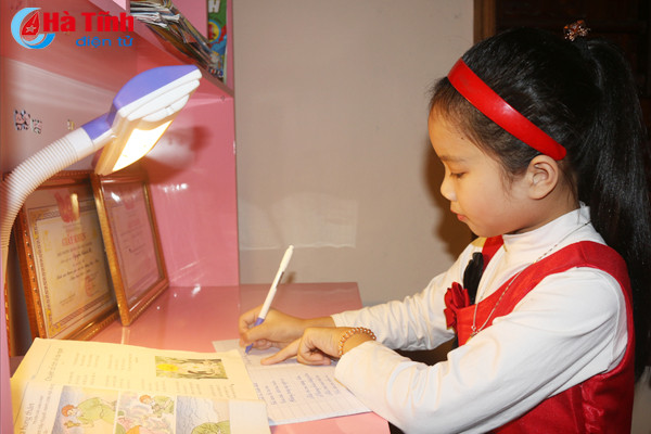 Bé gái Hà Tĩnh hát “ngọt như mía” dậy sóng cộng đồng mạng