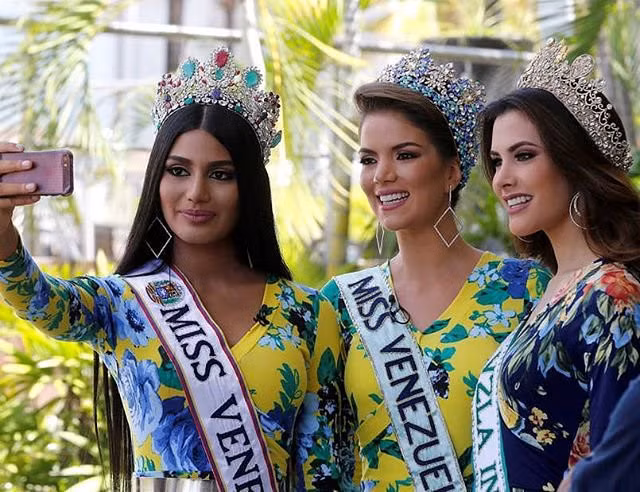 cuoc thi hoa hau venezuela bi dinh chi sau loat cao buoc tinh duc