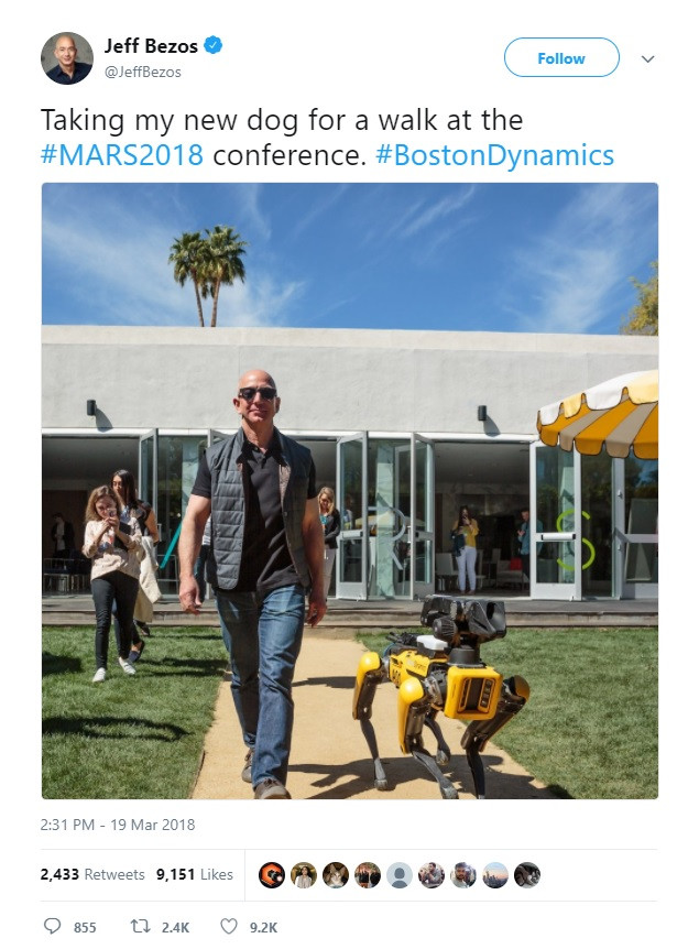 ty phu giau nhat the gioi nuoi cho robot lam thu cung