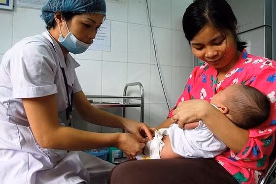 dich soi co nguy co bung phat xem xet tiem vaccine cho tre som hon