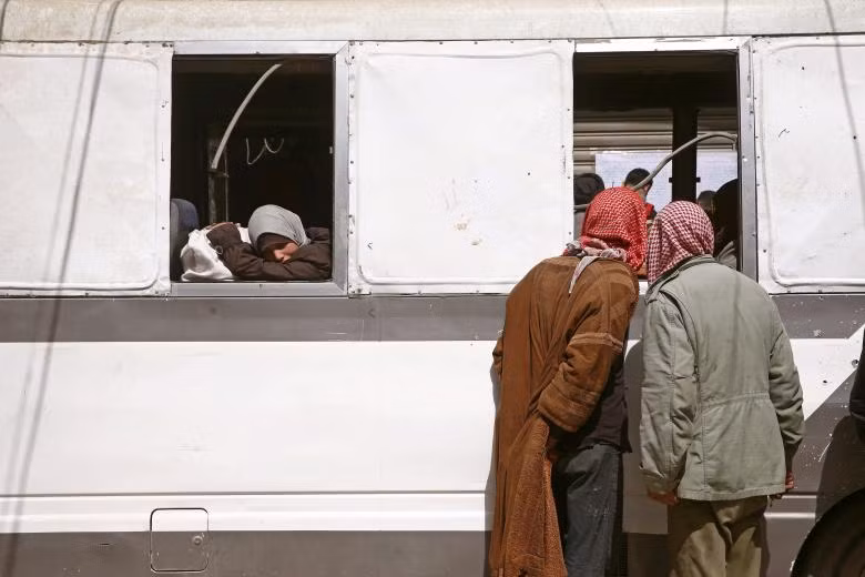 quang canh do nat o thi tran douma sau nhung cuoc khong kich va na phao ac liet