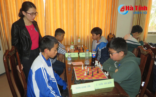 hoi khoe phu dong ha tinh dien kinh co ky luc moi trong ngay dau