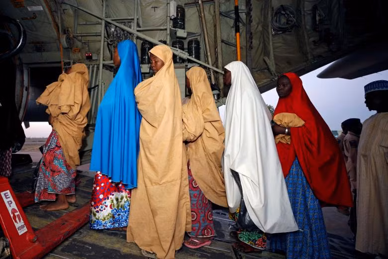 giot nuoc mat ngay tro ve cua cac nu sinh nigeria bi boko haram bat coc