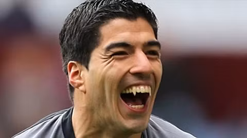 Thư giãn: Hãy tống Luis Suarez sang Việt Nam ảnh 2
