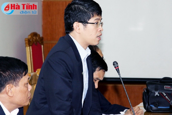 TS Nguyễn Đình Thọ - Hiệu trưởng Trường Đại học Hà Tĩnh: Đại học Hà Tĩnh là trường có số sinh viên quốc tế lớn nhất cả nước (1.899 sinh viên Lào). Vì vậy, đề nghị Sở Ngoại vụ phối hợp, giúp đỡ trường trong việc quản lý sinh viên Lào, đặc biệt hỗ trợ thủ tục cấp visa cho sinh viên. TS Nguyễn Đình Thọ - Hiệu trưởng Trường Đại học Hà Tĩnh: Đại học Hà Tĩnh là trường có số sinh viên quốc tế lớn nhất cả nước (1.899 sinh viên Lào). Vì vậy, đề nghị Sở Ngoại vụ phối hợp, giúp đỡ trường trong việc quản lý sinh viên Lào, đặc biệt hỗ trợ thủ tục cấp visa cho sinh viên.